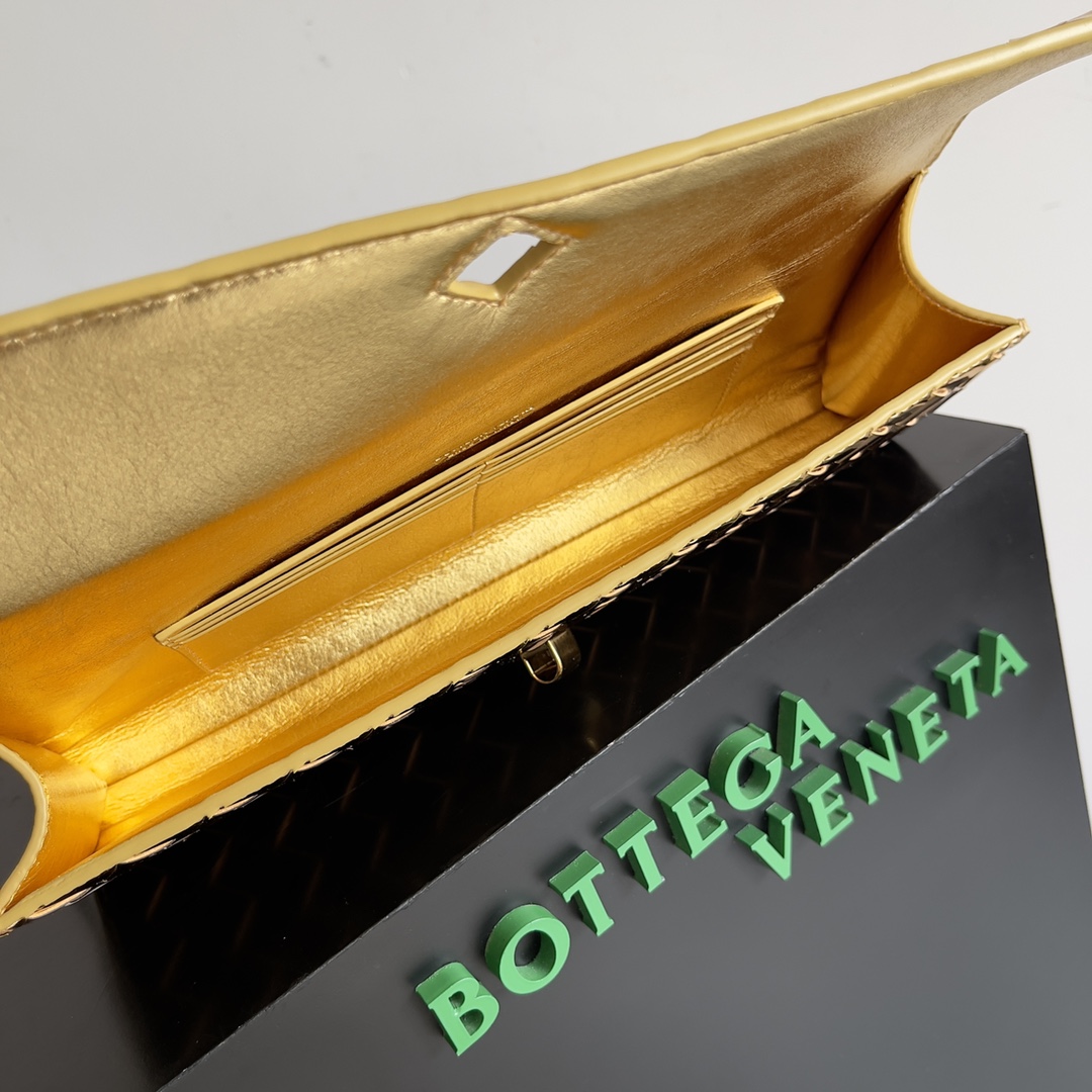 Bottega Veneta Andiamo Clutch 31*13*3cm - 