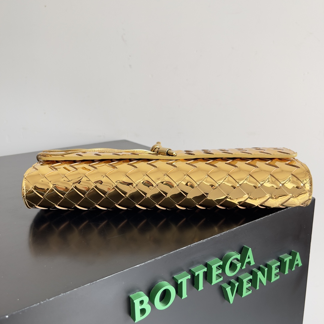 Bottega Veneta Andiamo Clutch 31*13*3cm - 
