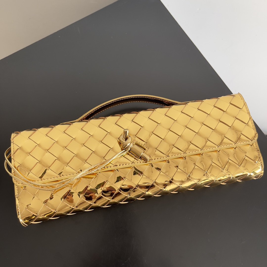 Bottega Veneta Andiamo Clutch 31*13*3cm - 