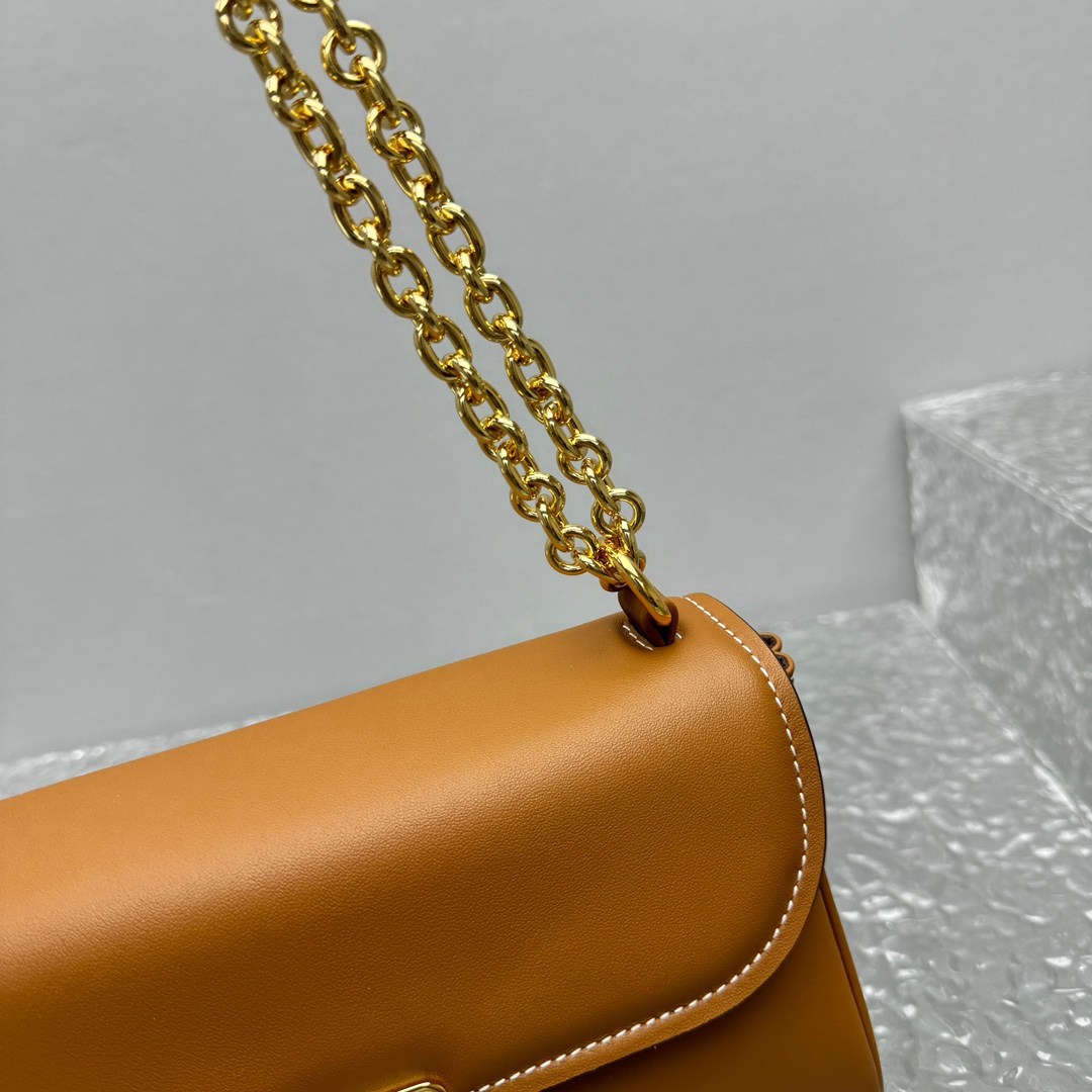 Miu Miu Leather Shoulder Bag - 