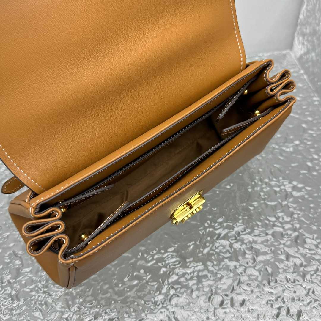 Miu Miu Leather Shoulder Bag - 