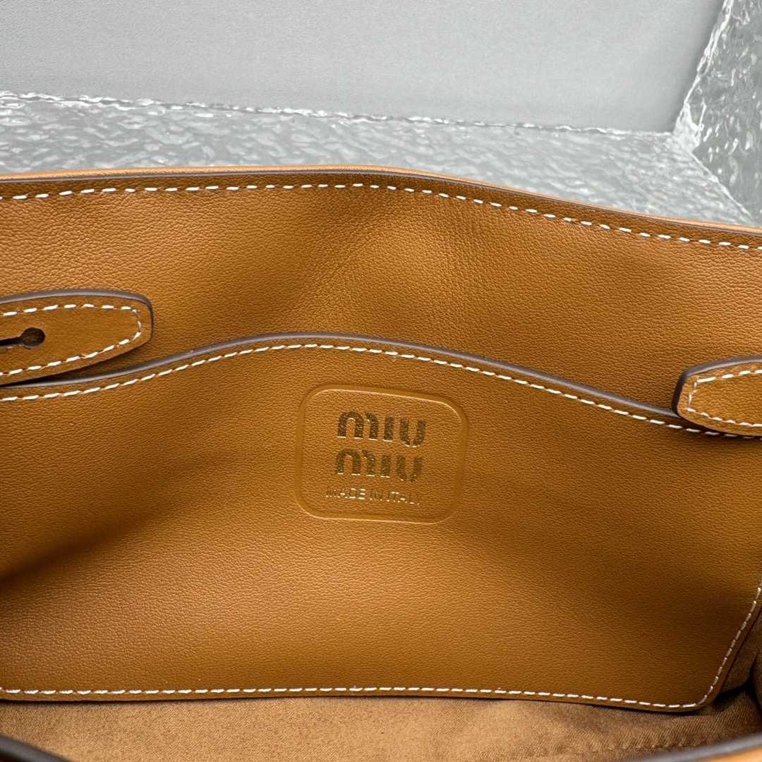 Miu Miu Leather Shoulder Bag - 