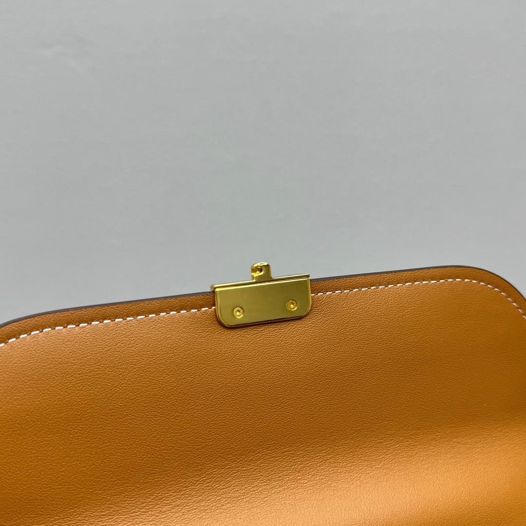 Miu Miu Leather Shoulder Bag - 