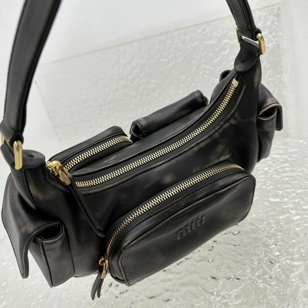 Miu Miu Nappa Leather Pocket Bag (21-12-6cm) - 