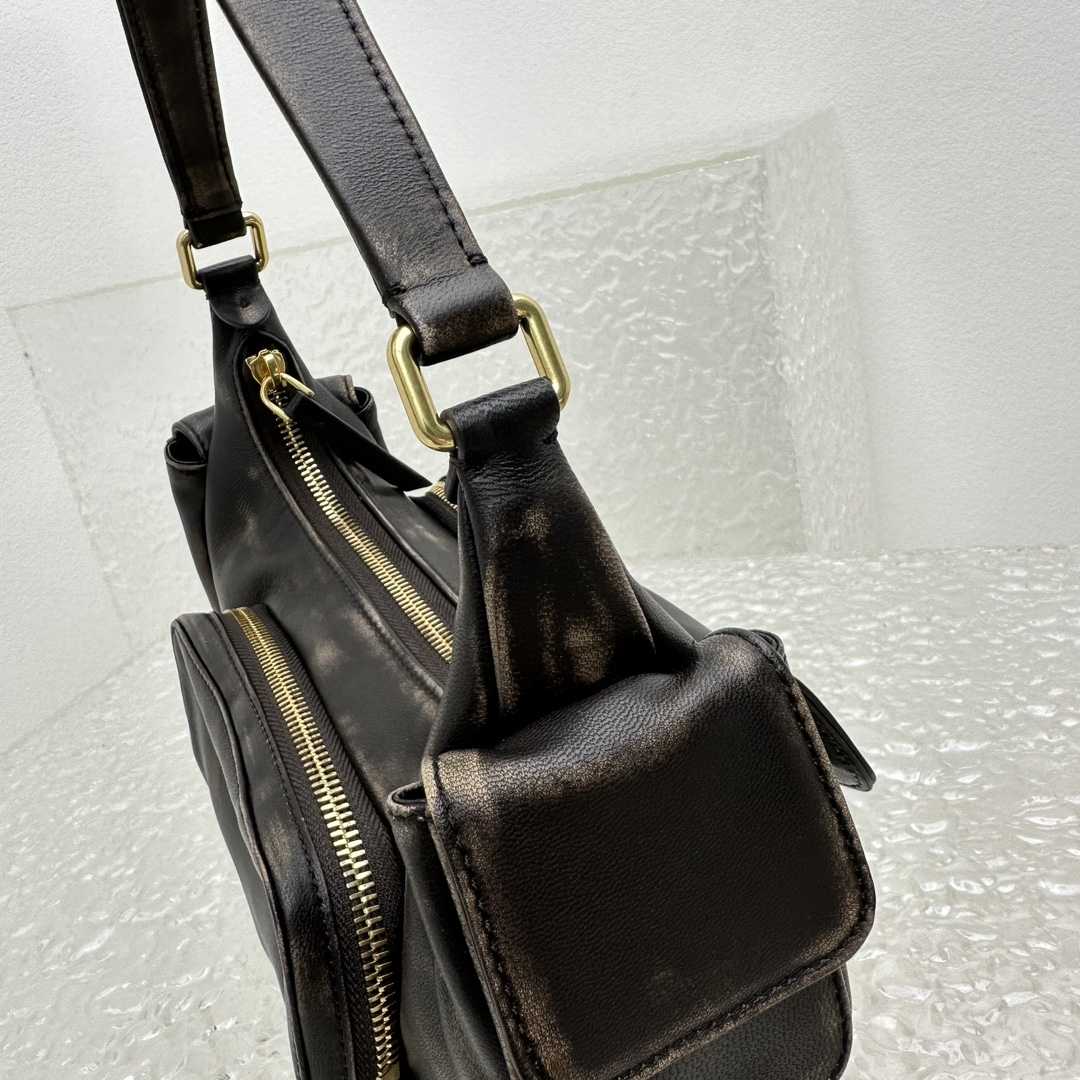 Miu Miu Nappa Leather Pocket Bag (21-12-6cm) - 