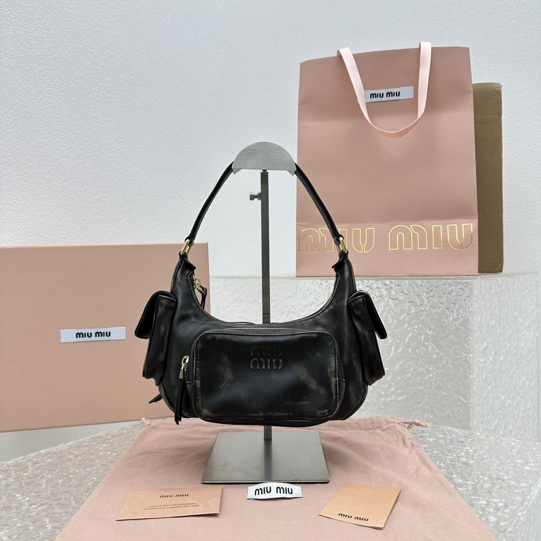 Miu Miu Nappa Leather Pocket Bag (21-12-6cm) - 