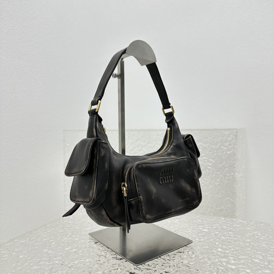 Miu Miu Nappa Leather Pocket Bag (21-12-6cm) - 