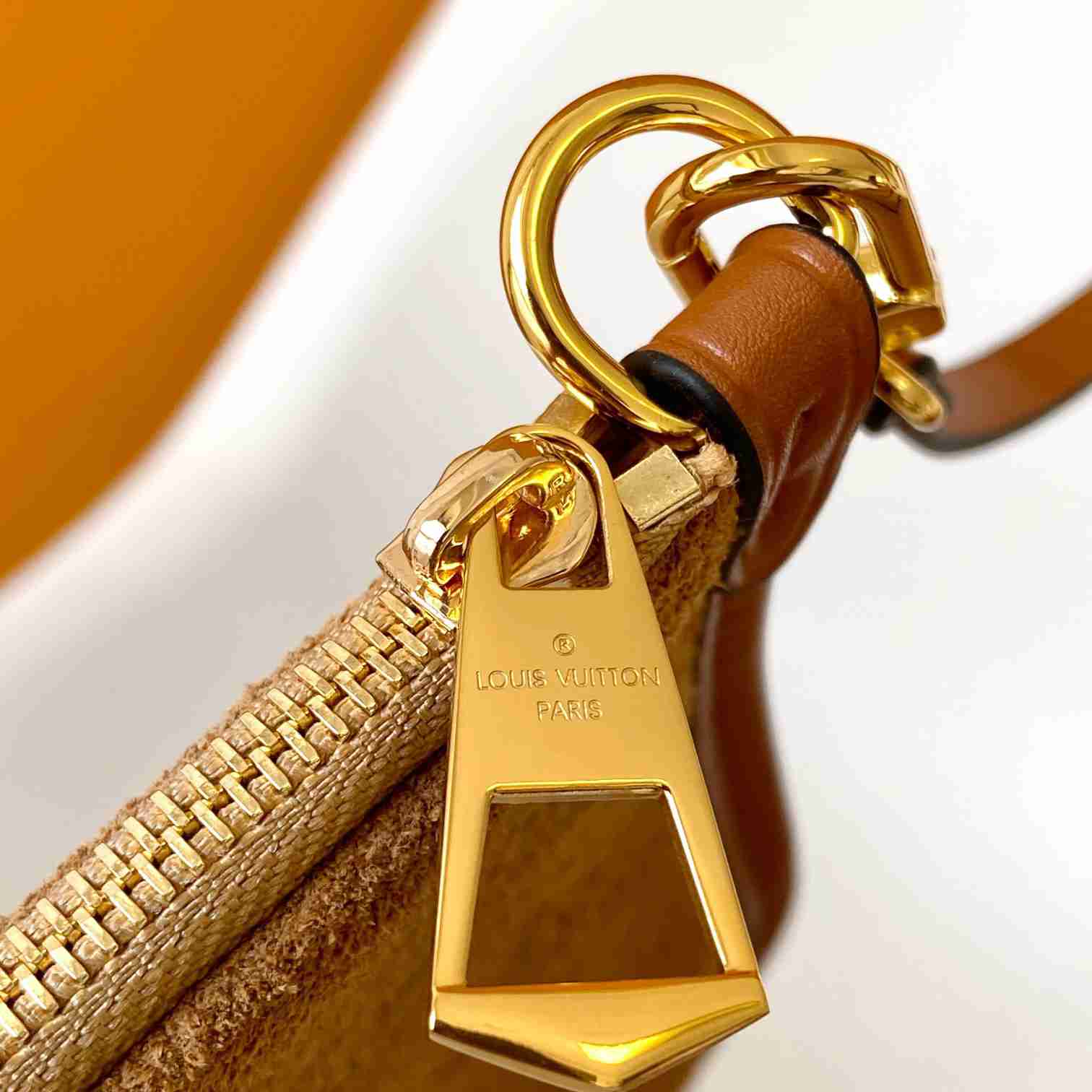 Louis Vuitton CarryAll PM  M11843 - 
