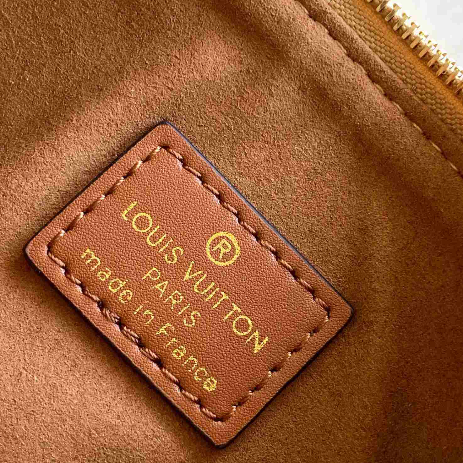 Louis Vuitton CarryAll PM  M11843 - 