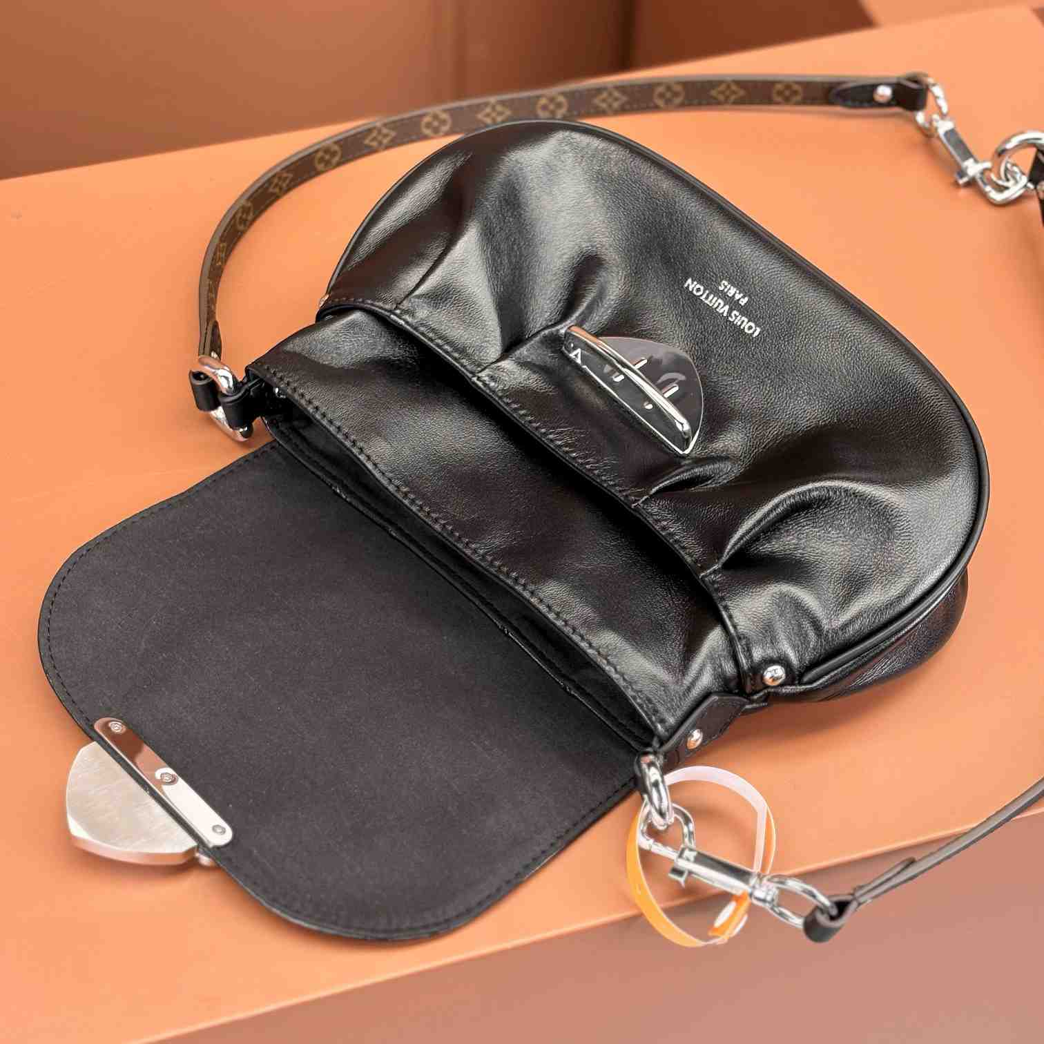 Louis Vuitton Sunset Vibe   M12192 - 