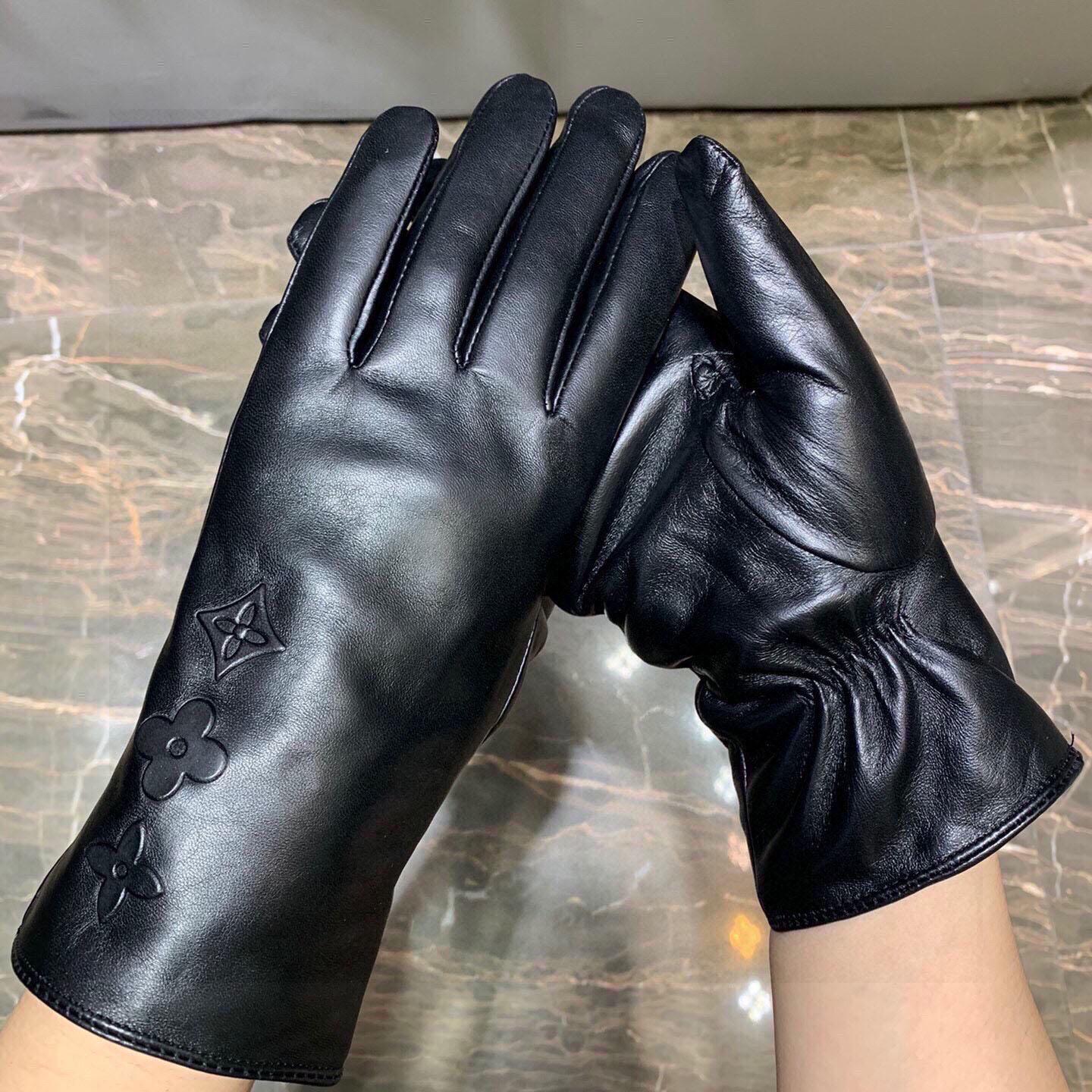 Louis Vuitton Gloves  - 