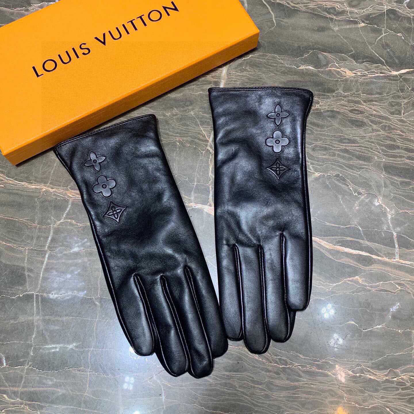 Louis Vuitton Gloves  - 