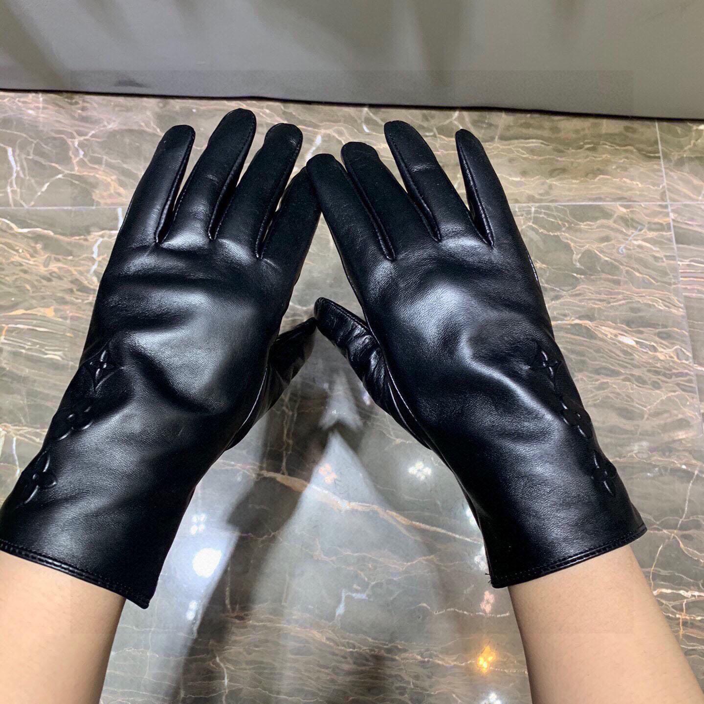 Louis Vuitton Gloves  - 