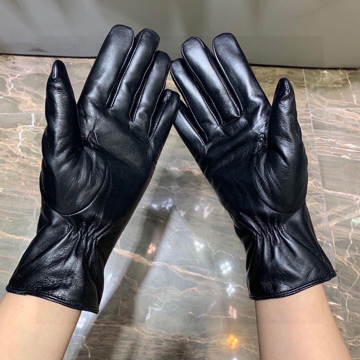 Louis Vuitton Gloves  - 