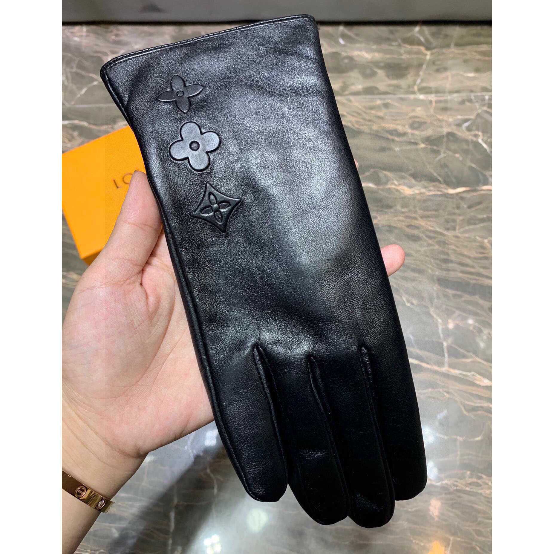 Louis Vuitton Gloves  - 
