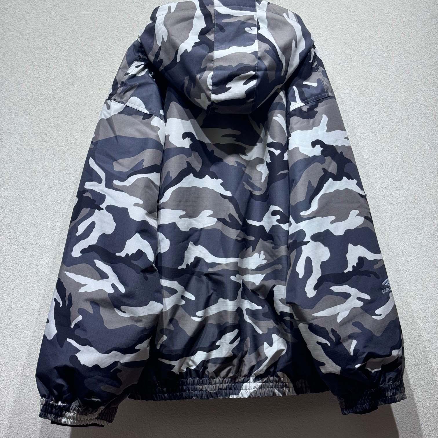 Balenciaga Camo Ski Parka In Grey  - 