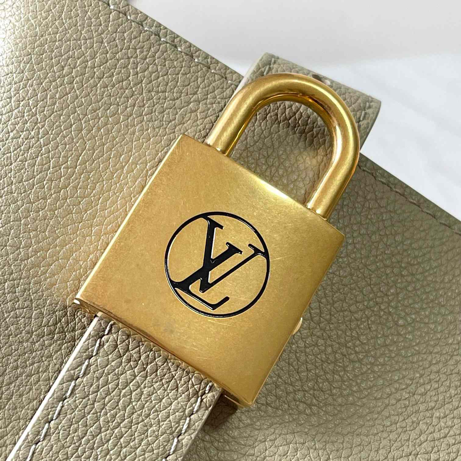 Louis Vuitton Low Key Cabas MM  M25343 - 