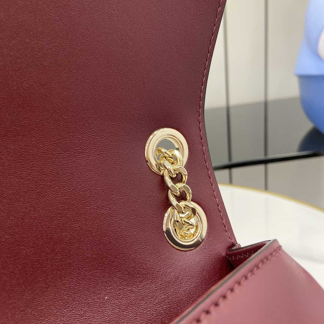 Gucci Blondie Small Shoulder Bag - 