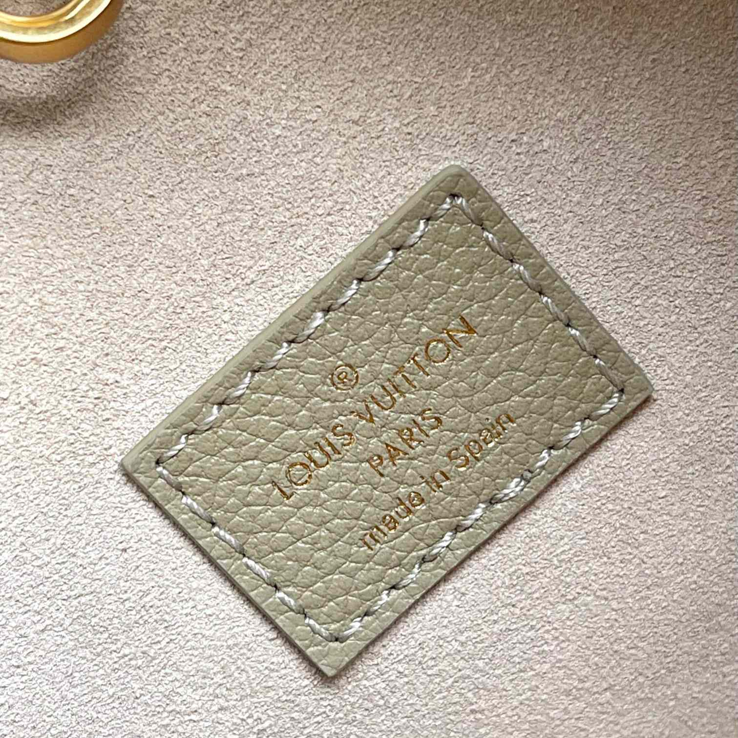 Louis Vuitton Low Key Hobo MM   M24988 - 