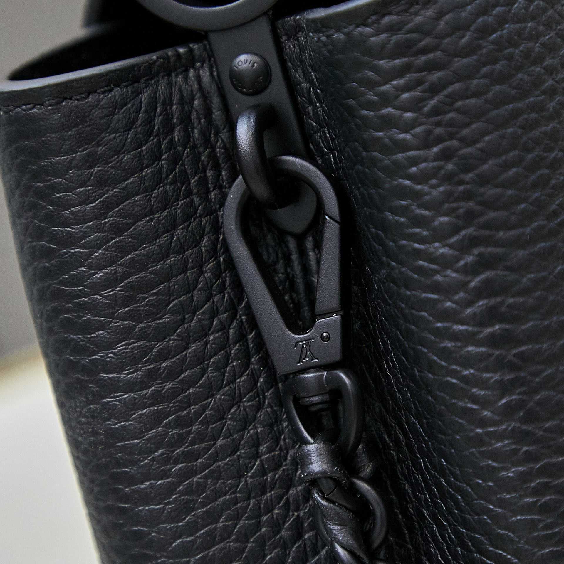 Louis Vuitton Capucines East-West Mini  M23955 - 