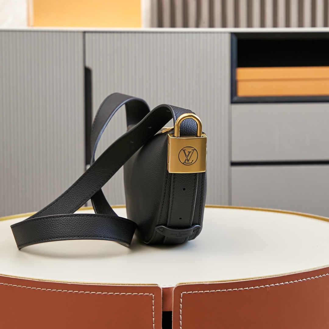 Louis Vuitton Low Key Bumbag   M11429 - 