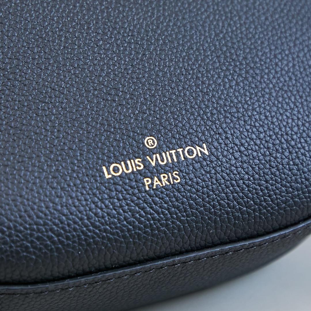 Louis Vuitton Low Key Bumbag   M11429 - 