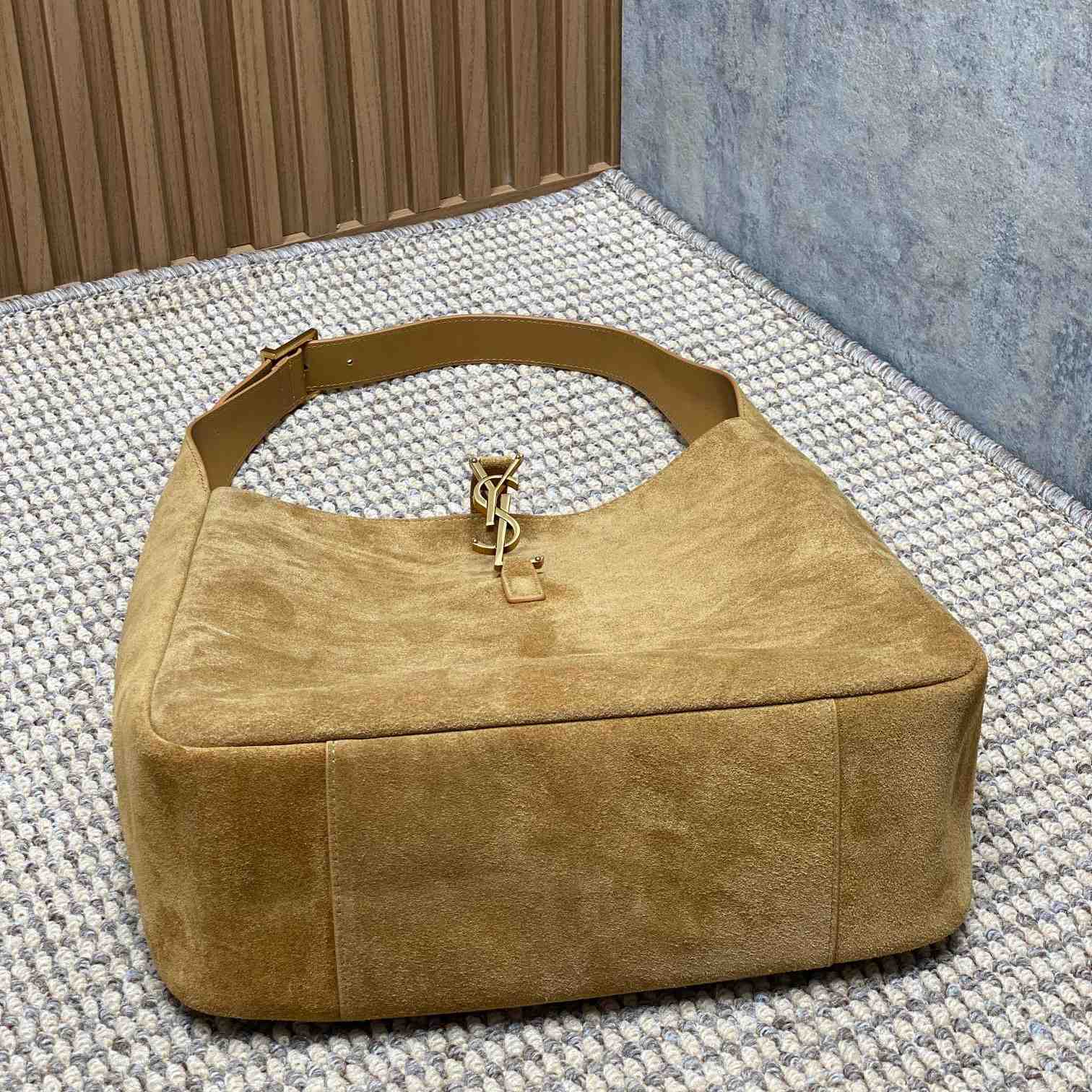Saint Laurent LE 5 À 7 Supple Large In Suede - 
