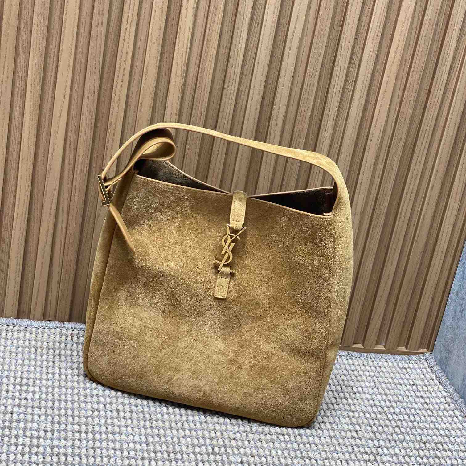 Saint Laurent LE 5 À 7 Supple Large In Suede - 