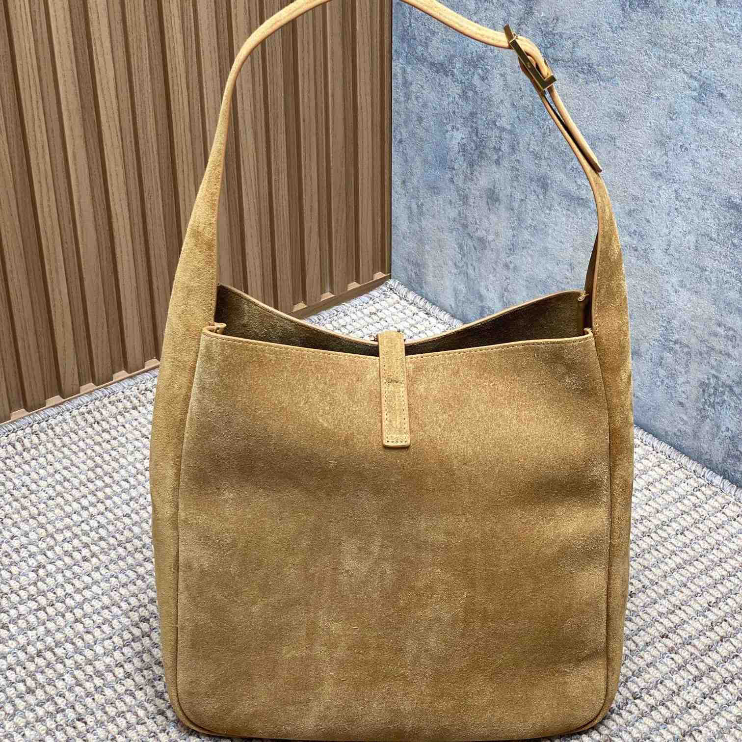 Saint Laurent LE 5 À 7 Supple Large In Suede - 