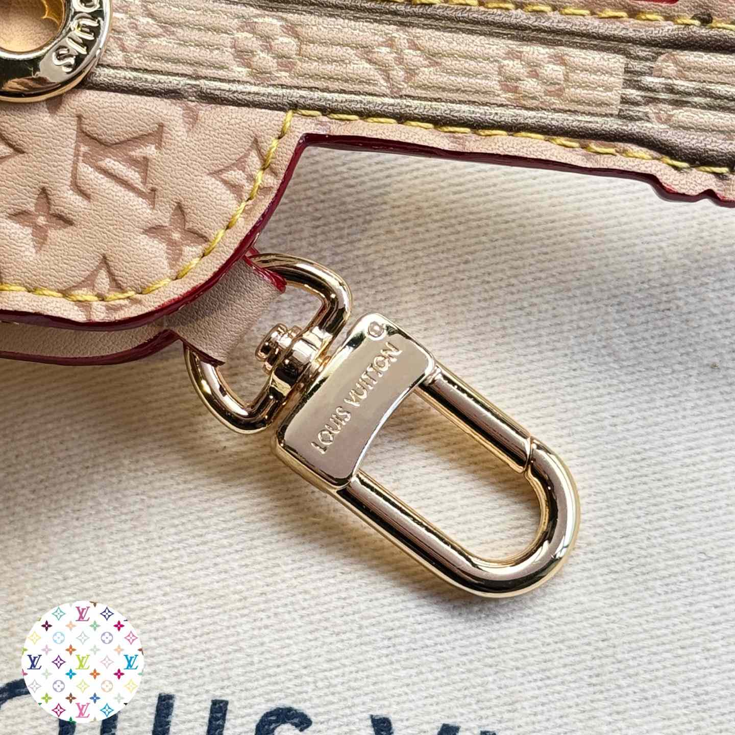 Louis Vuitton Guitar Pouch Bag Charm   M02032 - 