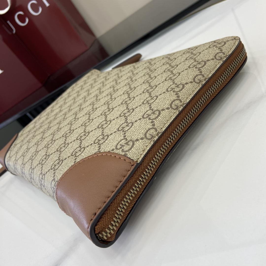 Gucci GG Emblem Small Business Case - DesignerGu