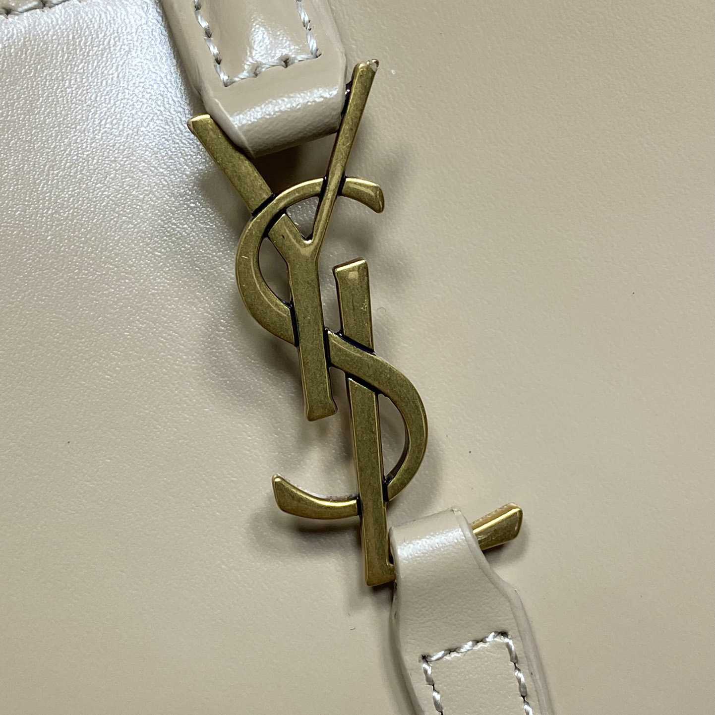 Saint Laurent Le 37 Mini In Shiny Leather - 