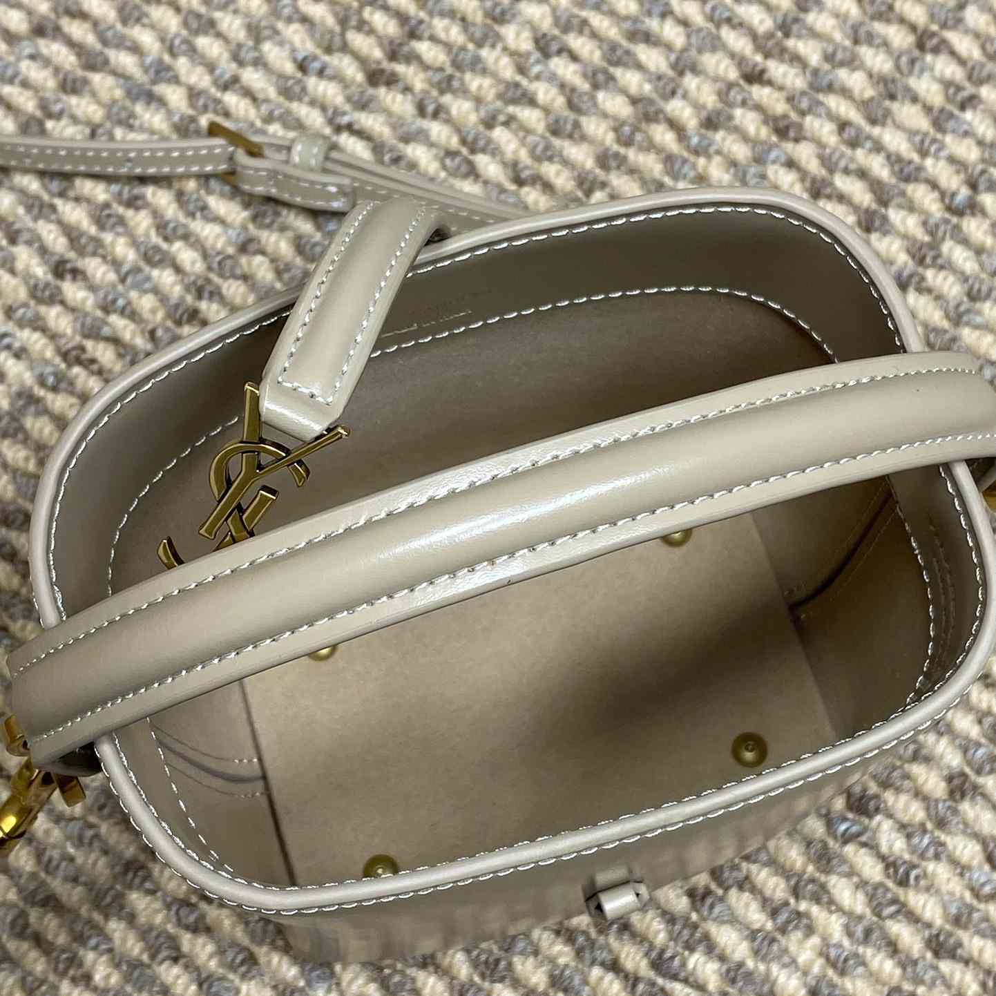 Saint Laurent Le 37 Mini In Shiny Leather - 