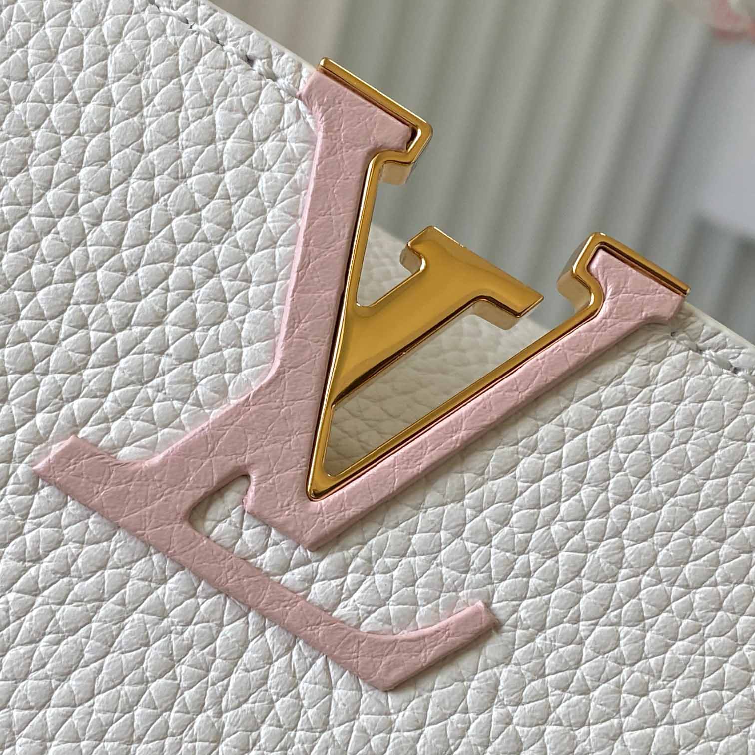 Louis Vuitton Capucines BB   M12279 - 