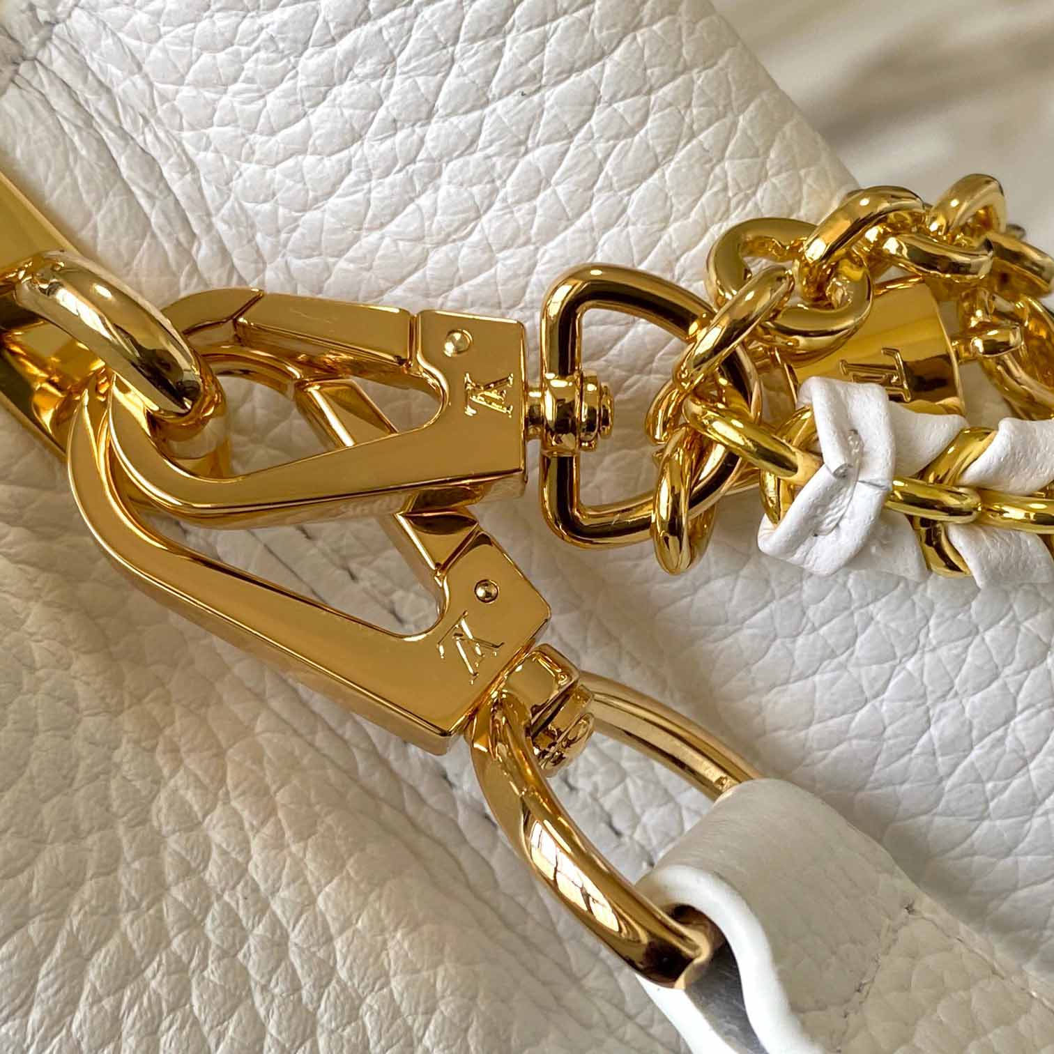 Louis Vuitton Capucines BB   M12279 - 