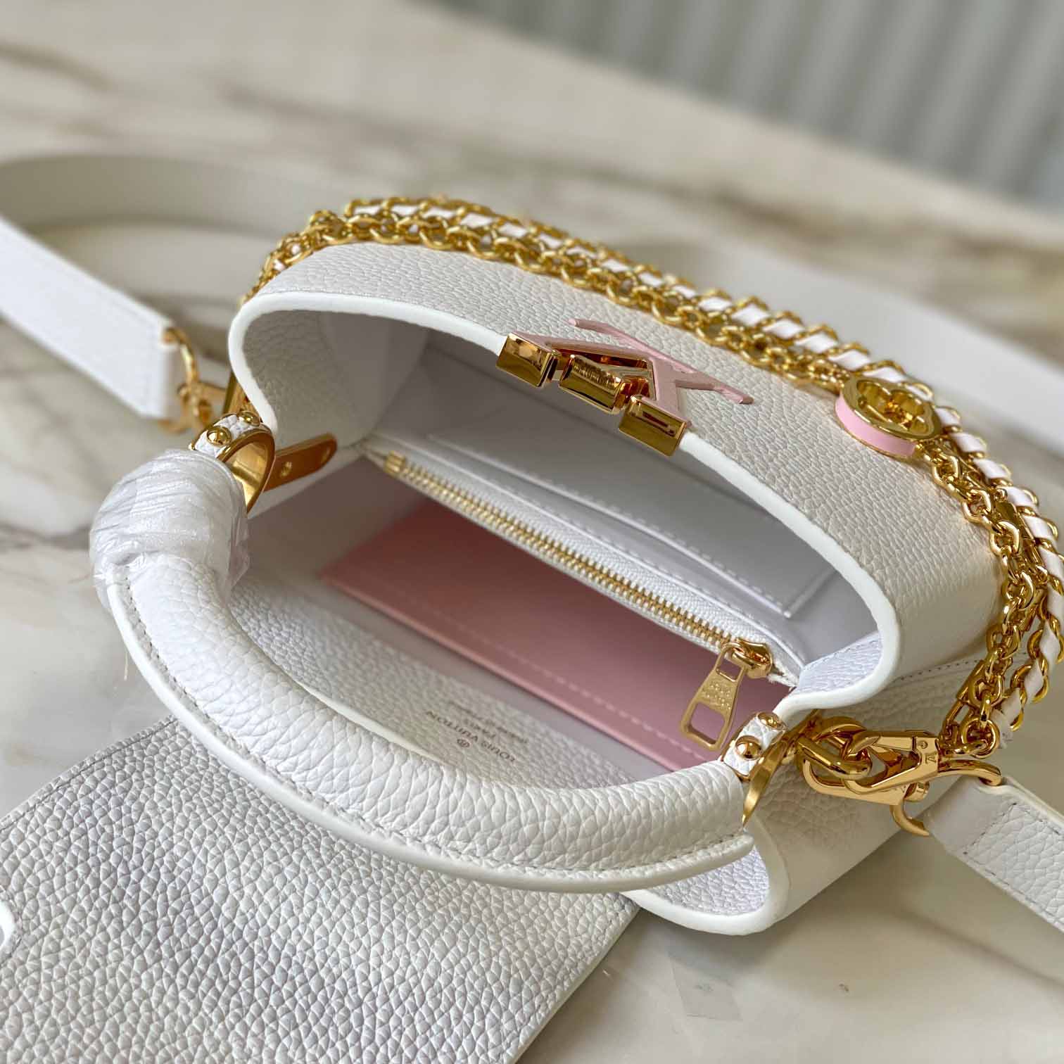 Louis Vuitton Capucines BB   M12279 - 