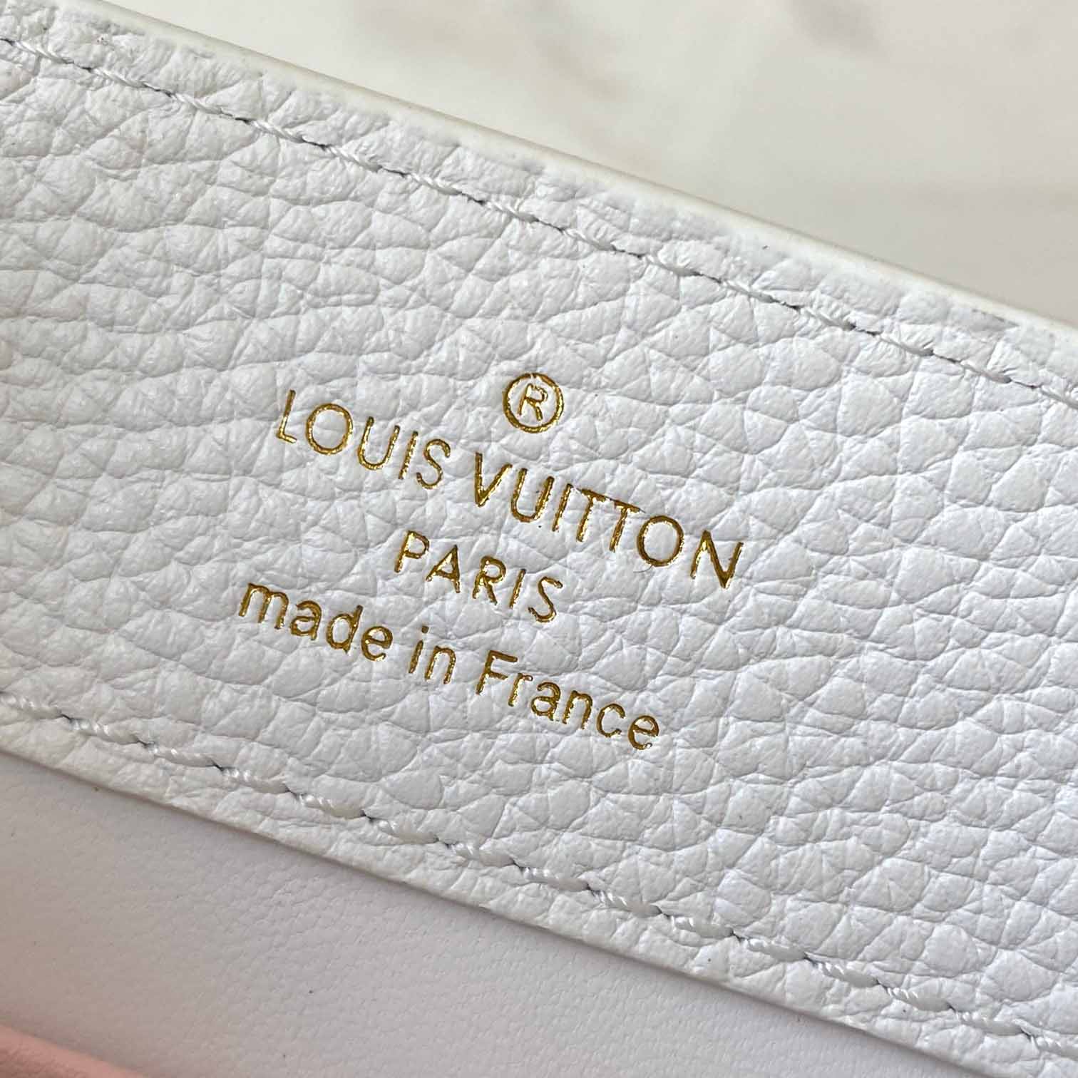 Louis Vuitton Capucines BB   M12279 - 