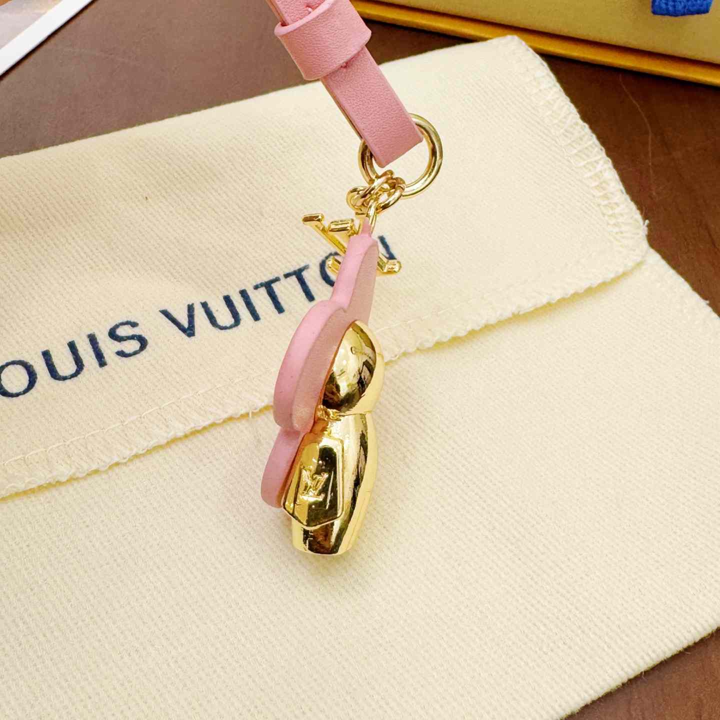 Louis Vuitton Mini Vivienne Bag Charm  M02127 - DesignerGu