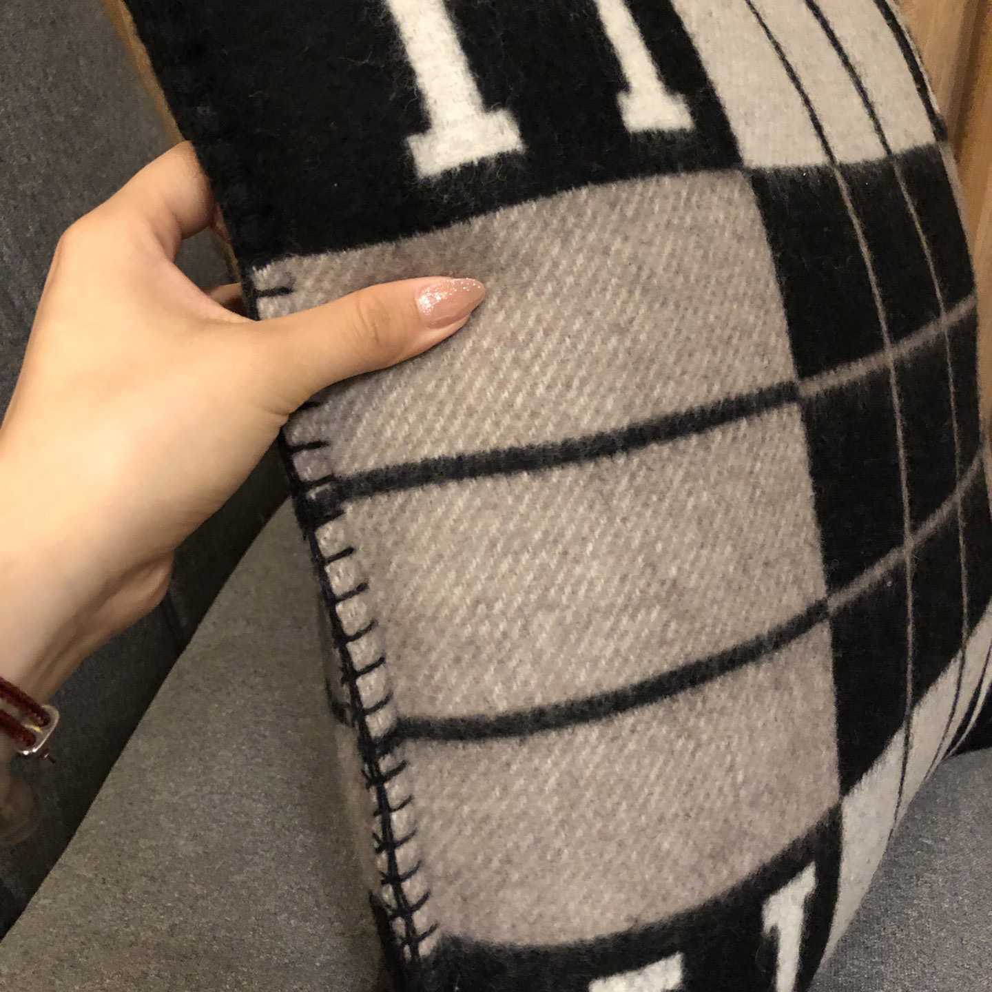 Hermes Avalon III Pillow,Small Model - DesignerGu