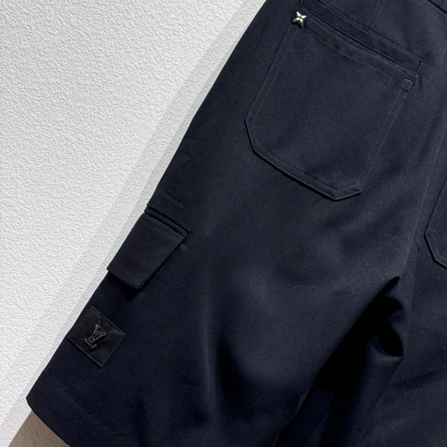 Louis Vuitton Cargo Shorts - DesignerGu