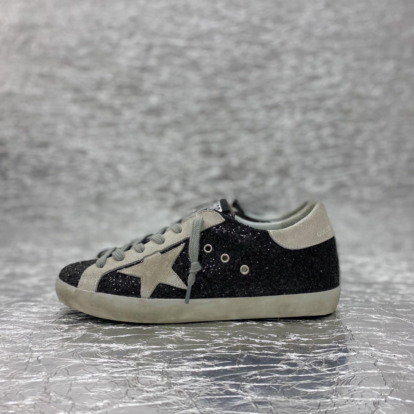 Golden Goose Sneakers - 