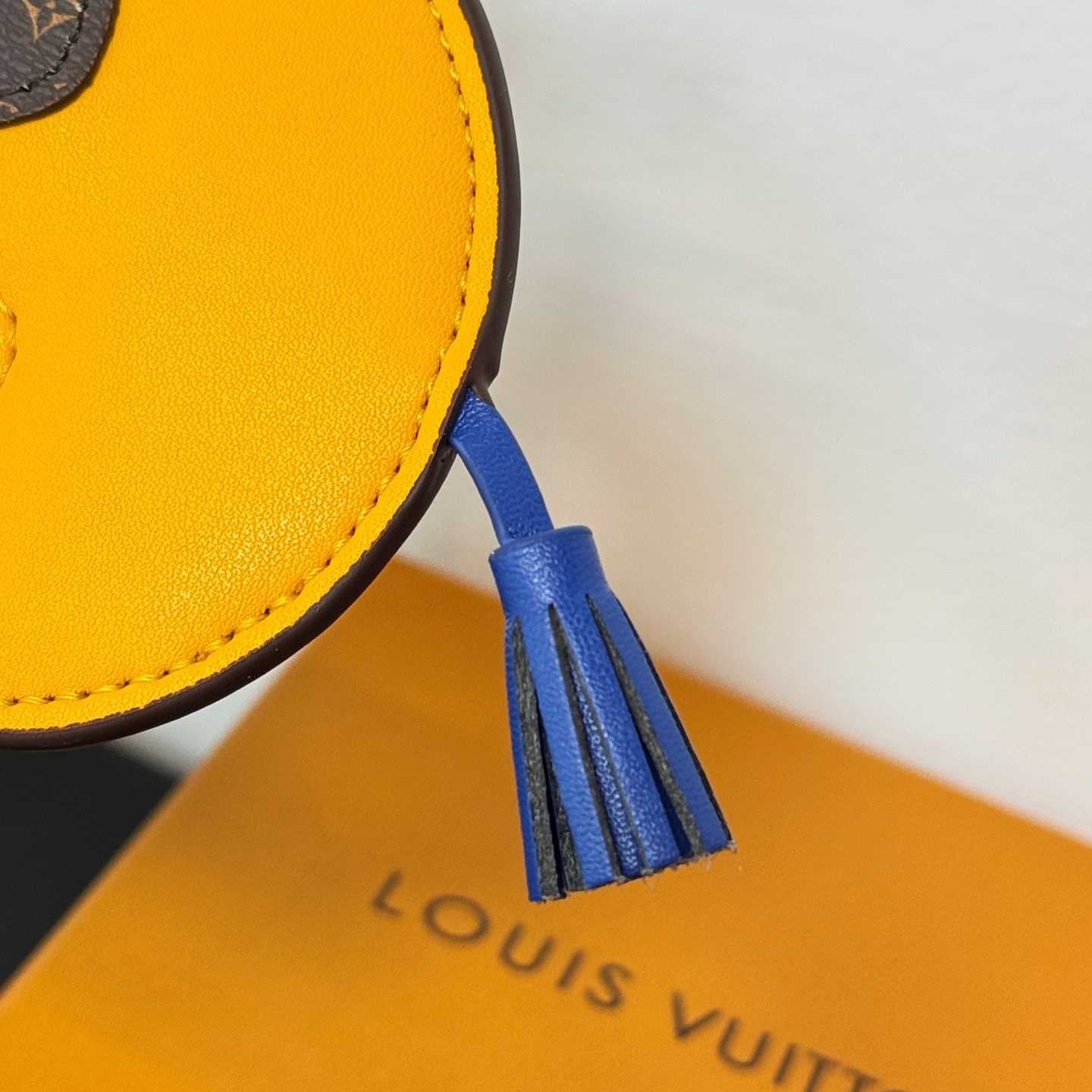 Louis Vuitton LV Elephant Bag Charm   M02325 - DesignerGu