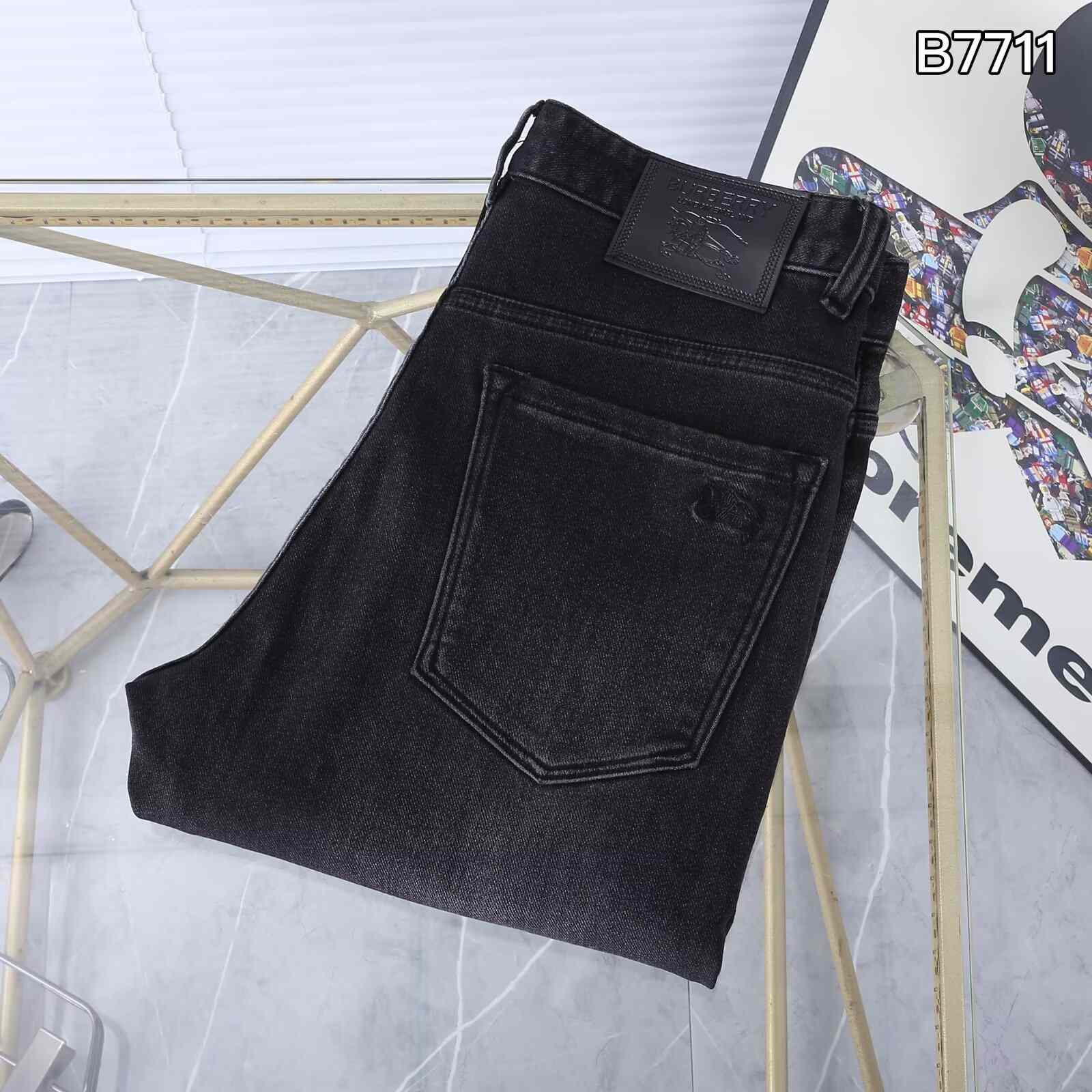 Burberry Jeans - 