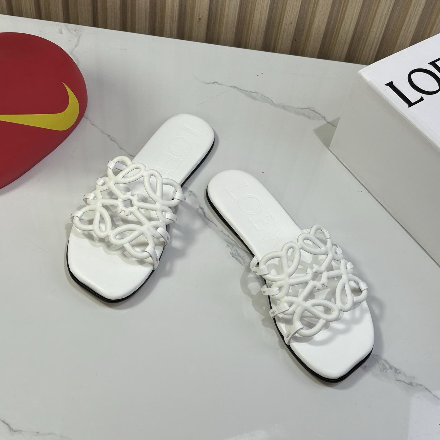 Loewe Petal Anagram Slide In Soft Calfskin - 