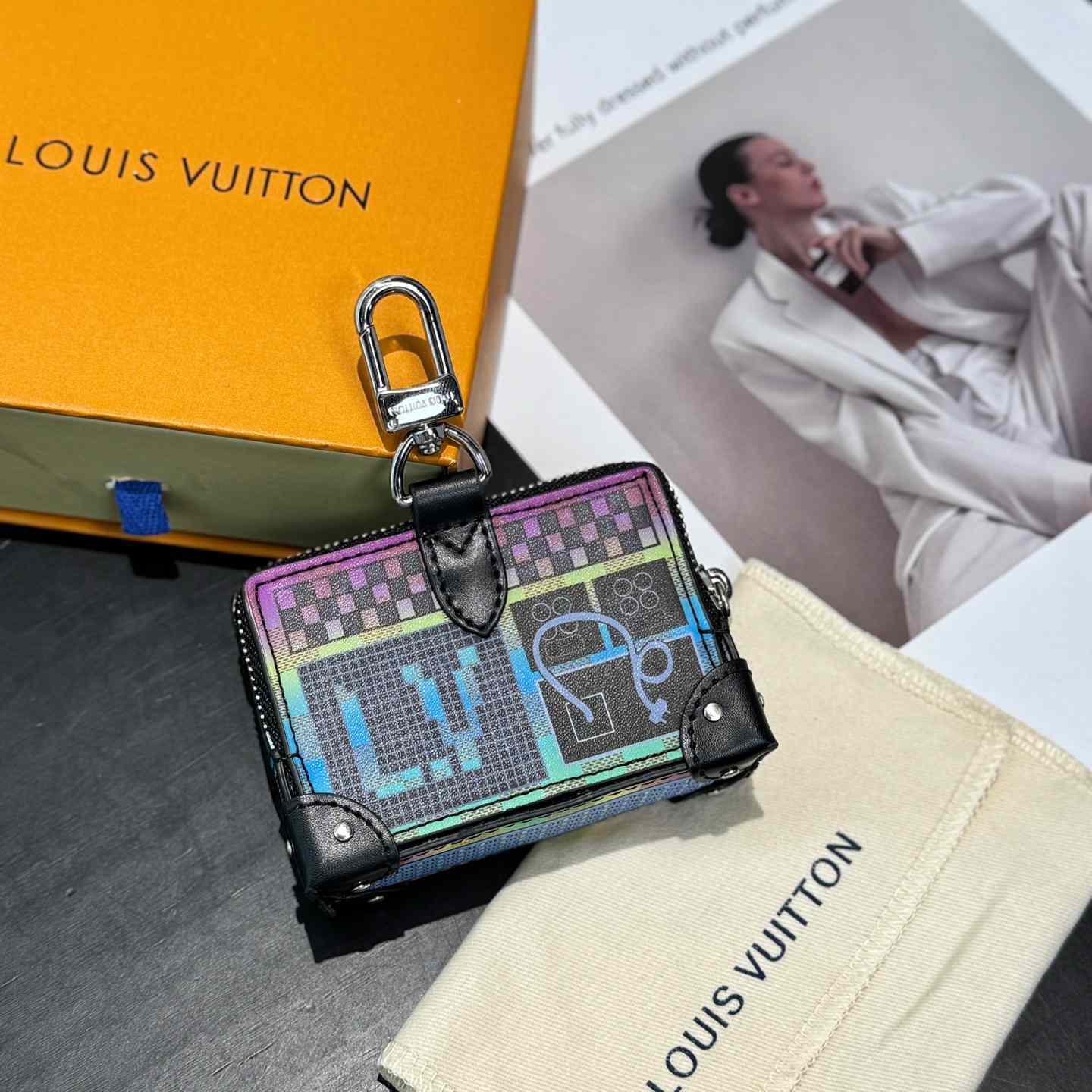 Louis Vuitton LV Stereo Bag Charm   M02395 - DesignerGu