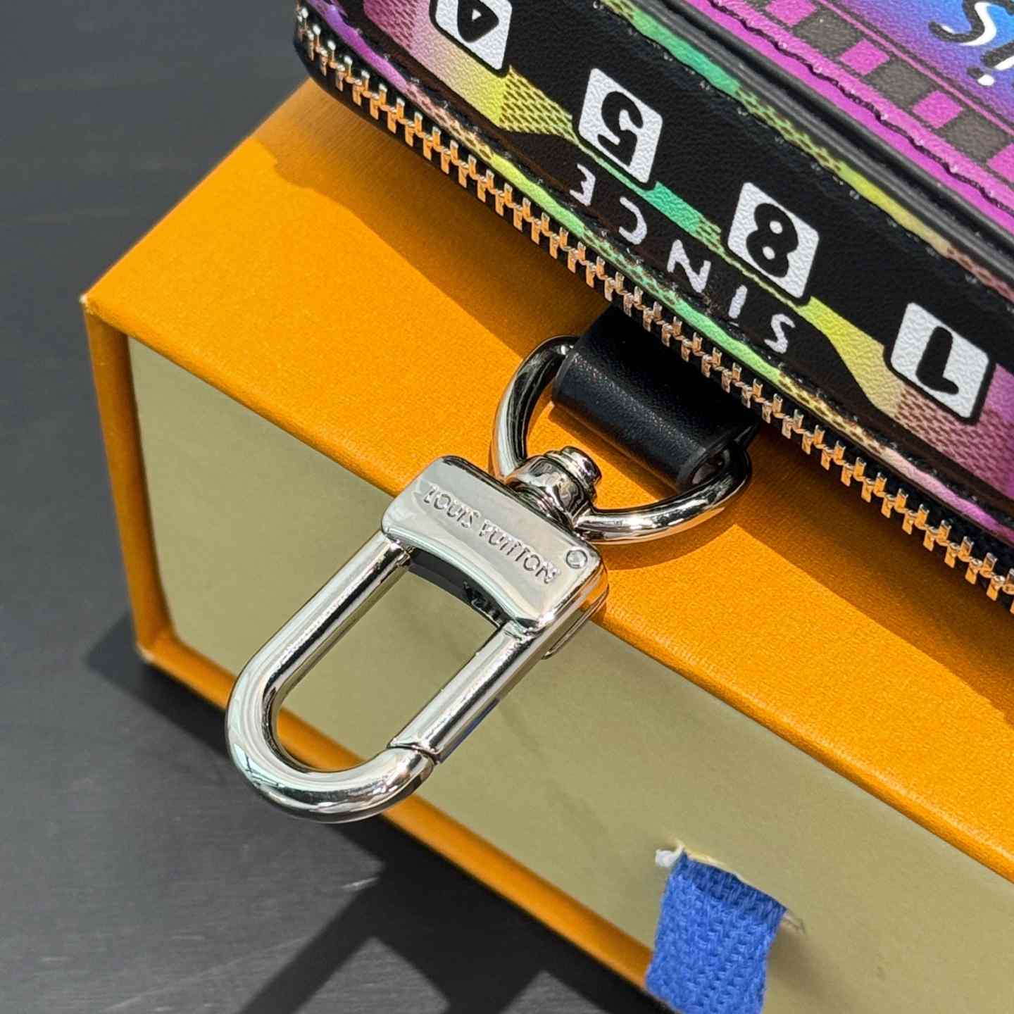 Louis Vuitton LV Stereo Bag Charm   M02395 - DesignerGu
