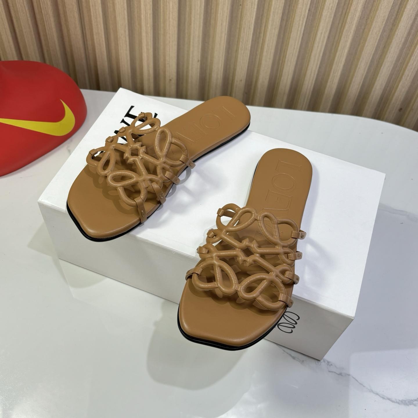 Loewe Petal Anagram Slide In Soft Calfskin - 