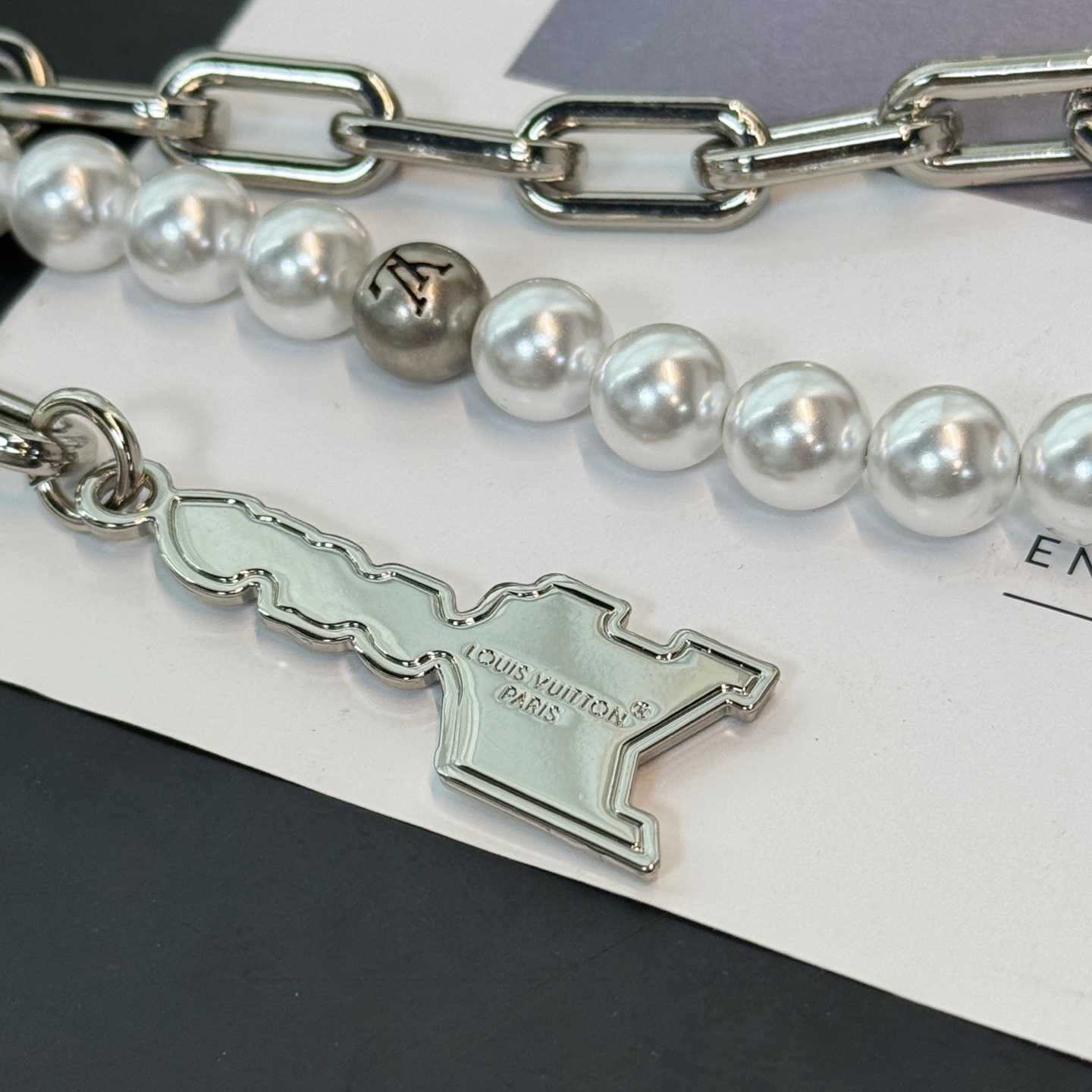 Louis Vuitton Pearls Chain Belt and Bag Charm  M02606 - DesignerGu