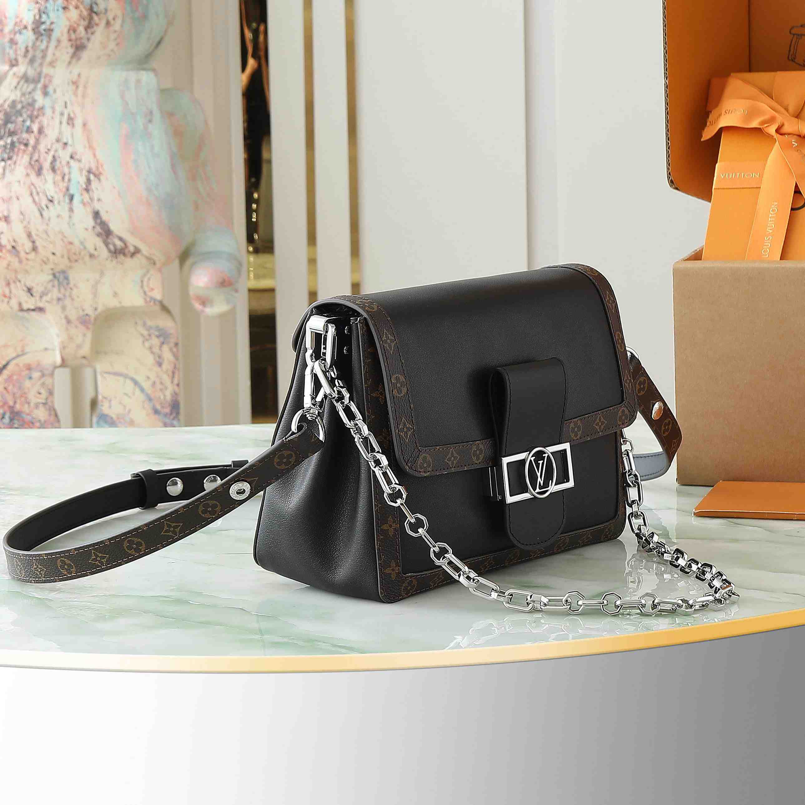 Louis Vuitton Dauphine Soft Vibe MM   M13450 - 