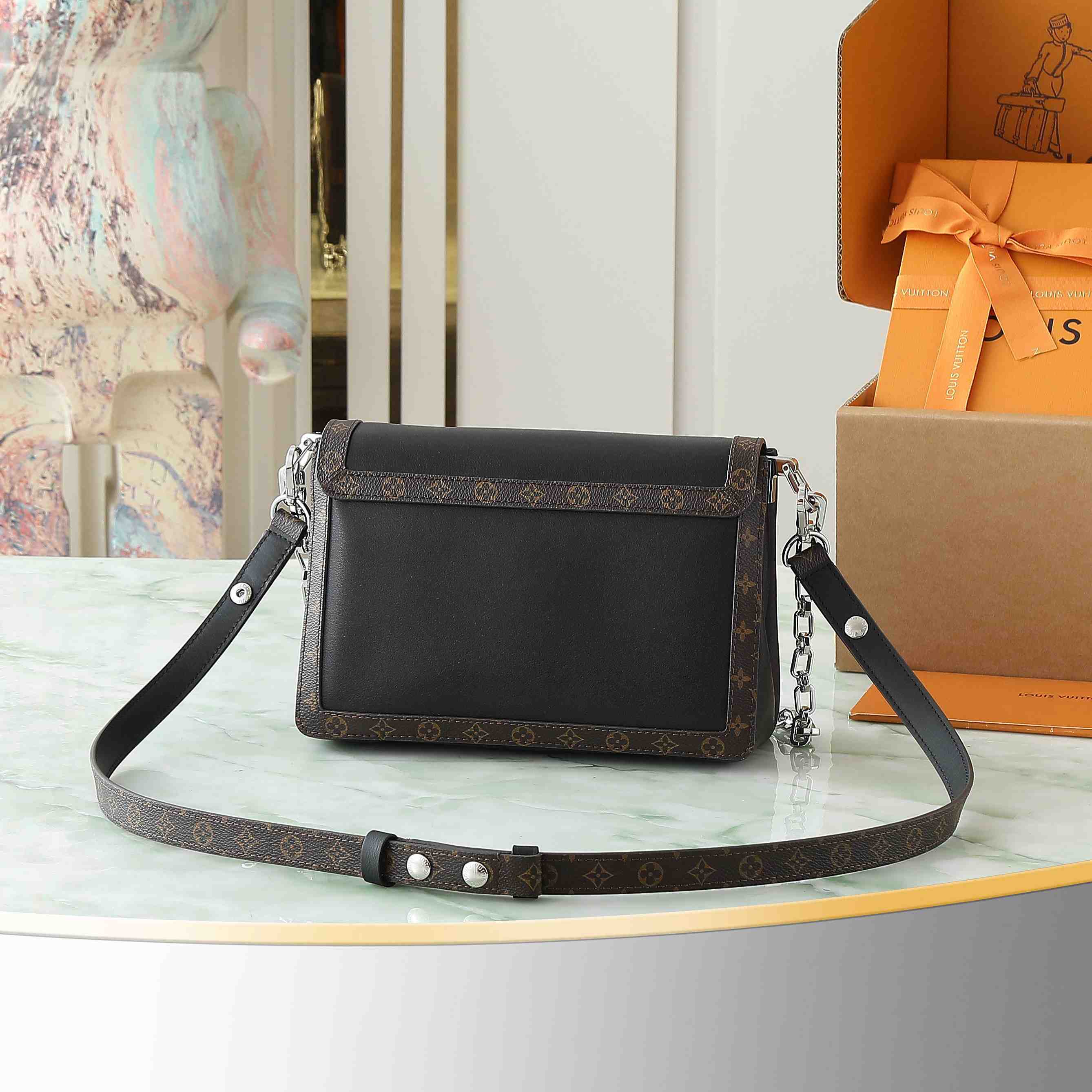 Louis Vuitton Dauphine Soft Vibe MM   M13450 - 